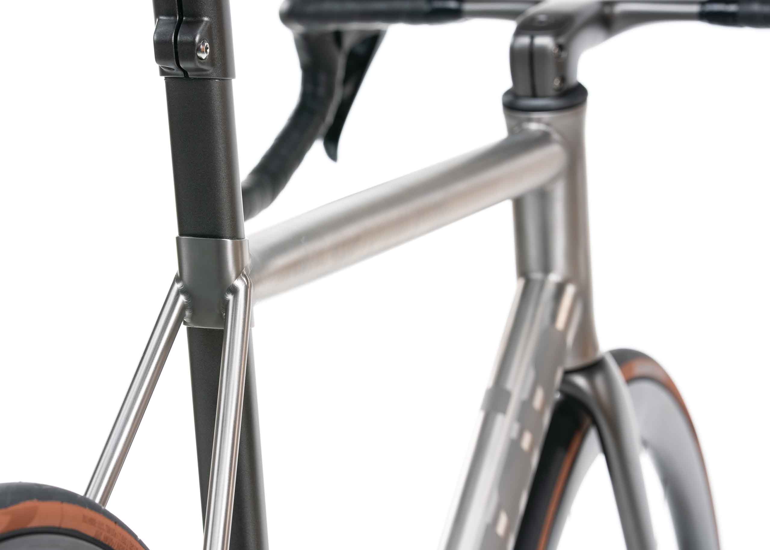 https://mosaiccycles.com/wp-content/uploads/2025/08/Mosaic-RT-Zero-bridgeless-seatstay.jpg