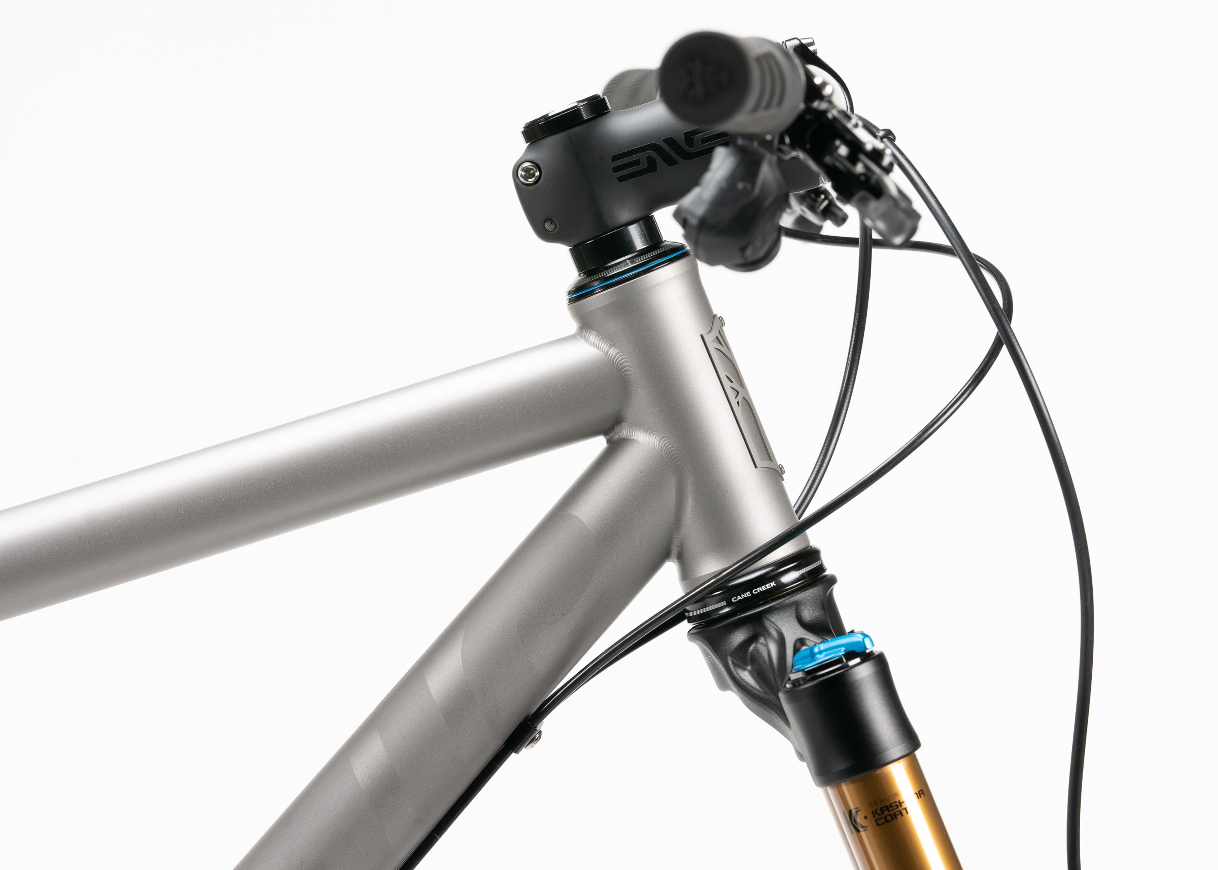 https://mosaiccycles.com/wp-content/uploads/2026/06/Mosaic-MT-2-Titanium-Hardtail-Mountain-Bike-3.jpg