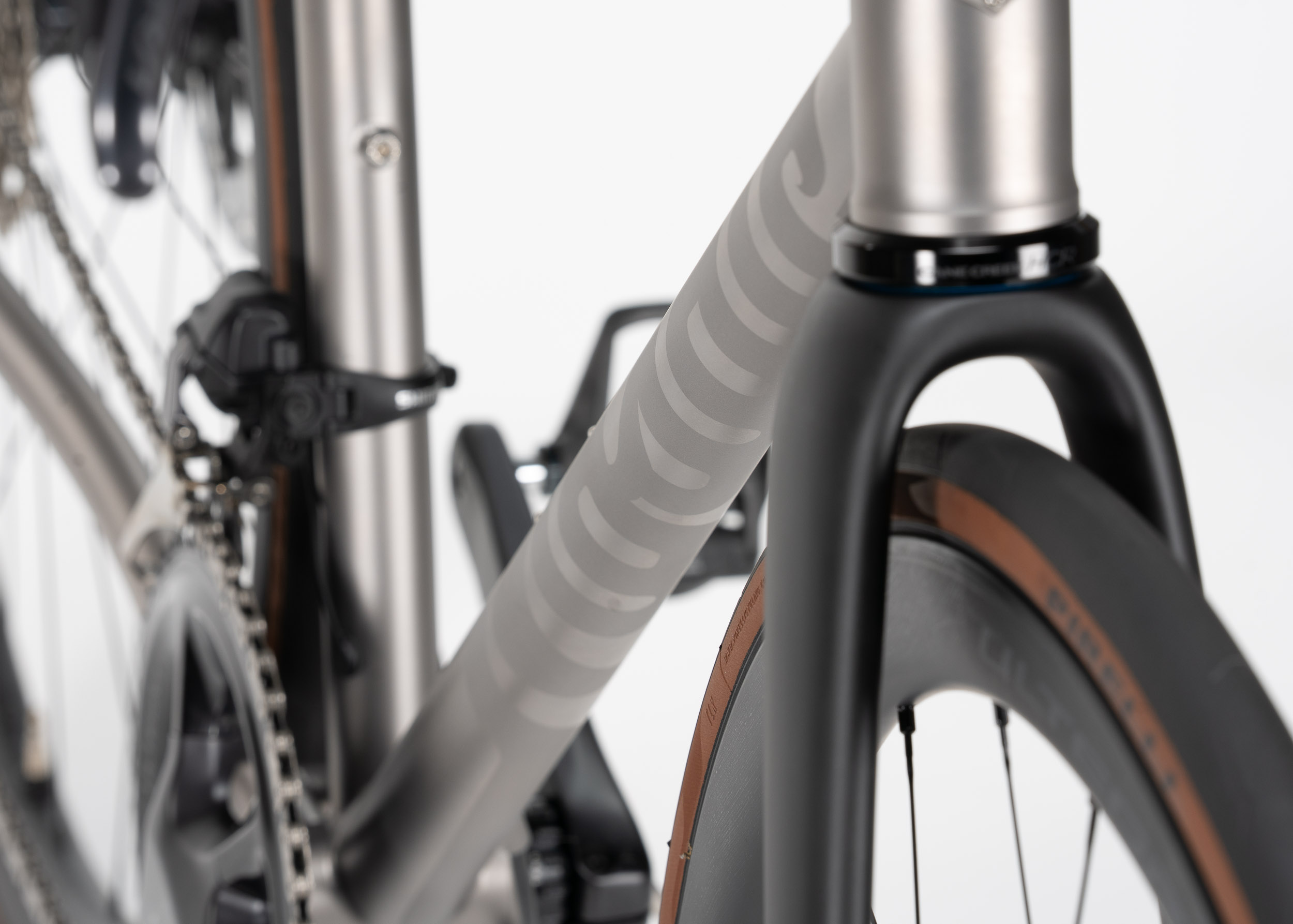 https://mosaiccycles.com/wp-content/uploads/2026/06/Mosaic-RT-2-Titanium-Road-Bike-Disc-09.jpg