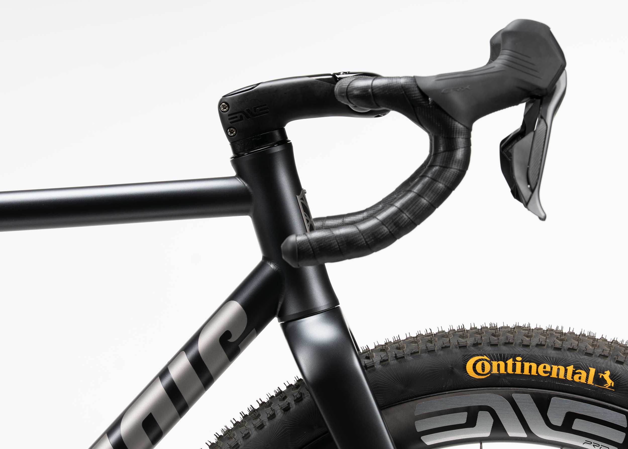https://mosaiccycles.com/wp-content/uploads/2026/08/Mosaic-Cycles-GT-1-i55-Titanium-Gravel-bike-02.jpg