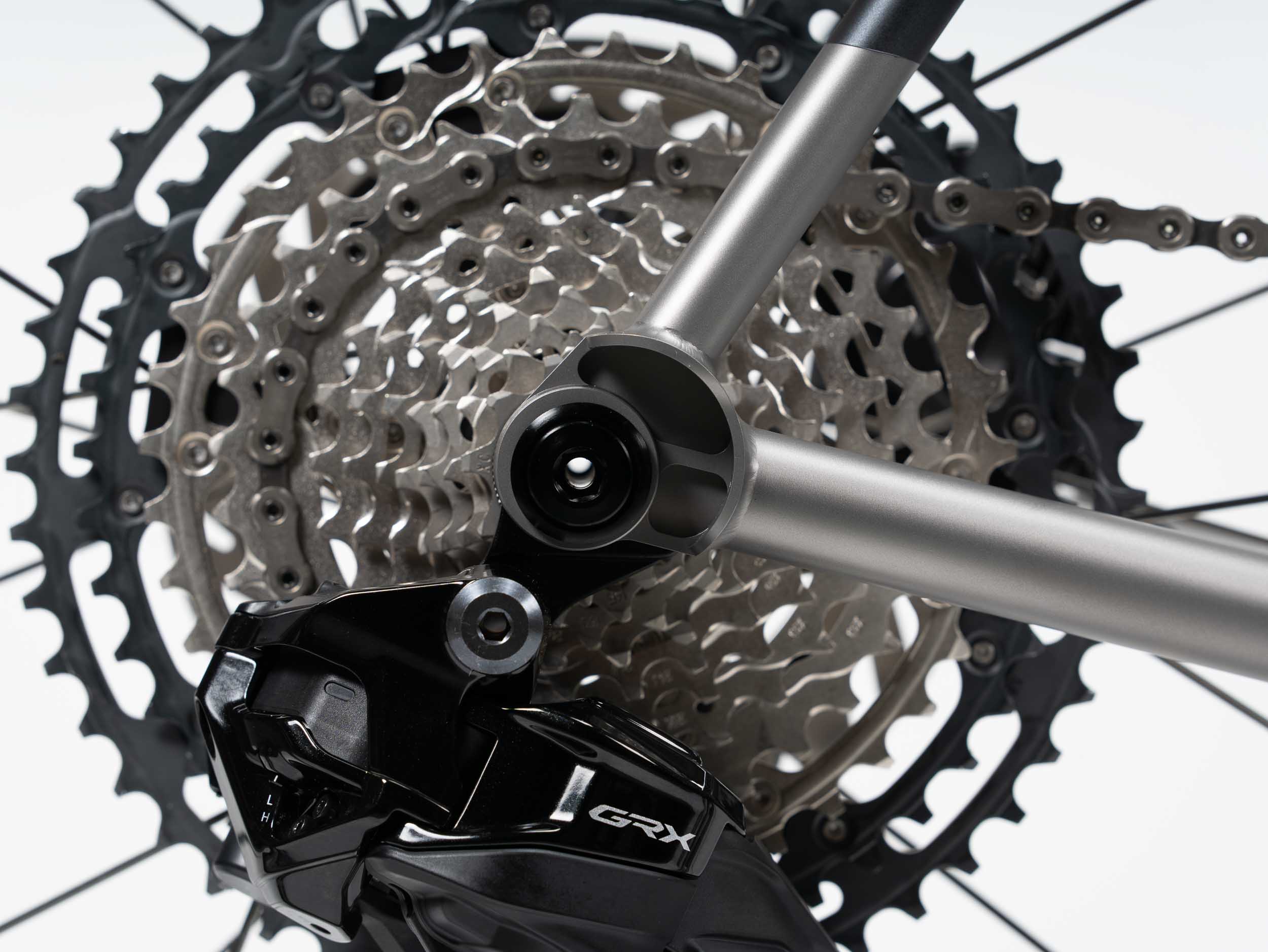 https://mosaiccycles.com/wp-content/uploads/2026/08/Mosaic-Cycles-GT-1-i55-Titanium-Gravel-bike-03.jpg