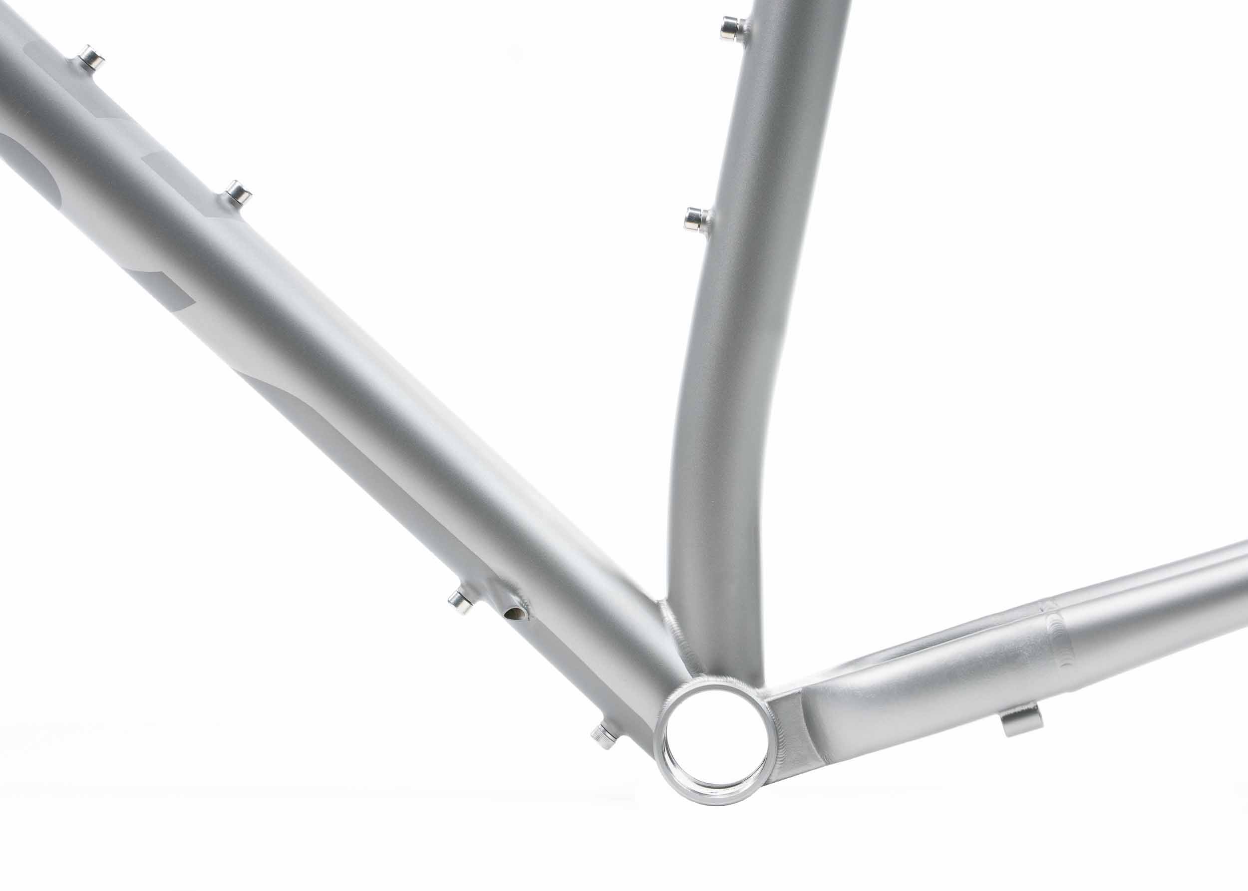https://mosaiccycles.com/wp-content/uploads/2026/08/Mosaic-Cycles-GT-2-i55-Titanium-Gravel-Bike-12.jpg