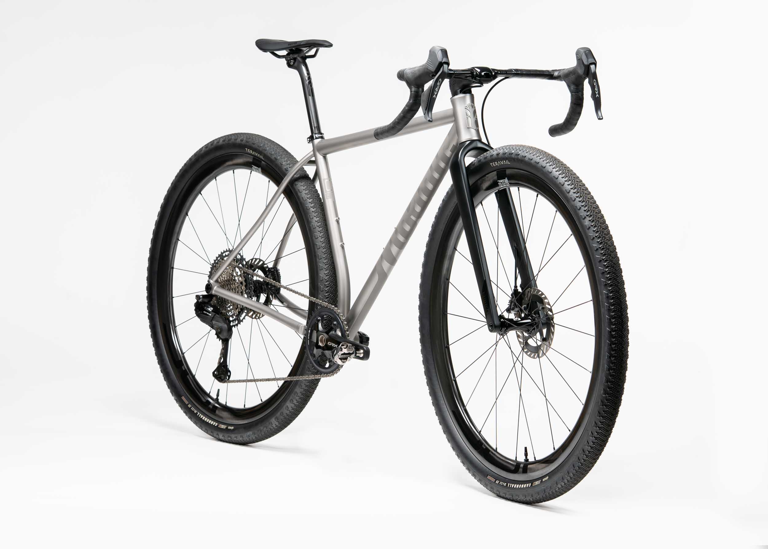 https://mosaiccycles.com/wp-content/uploads/2026/08/Mosaic-GT-2-i55-32-Titanium-Gravel-Bike-06.jpg