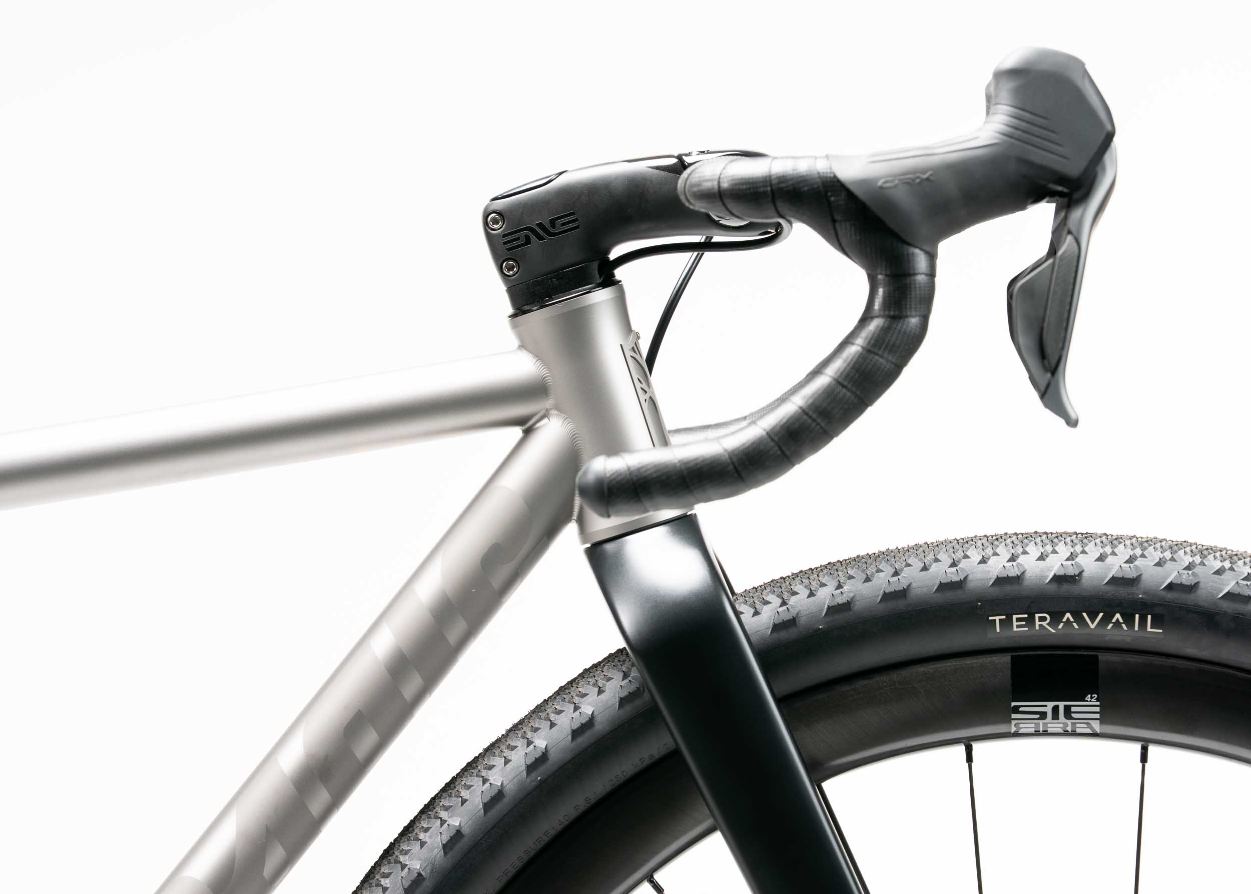 https://mosaiccycles.com/wp-content/uploads/2026/08/Mosaic-GT-2-i55-32-Titanium-Gravel-Bike-09.jpg